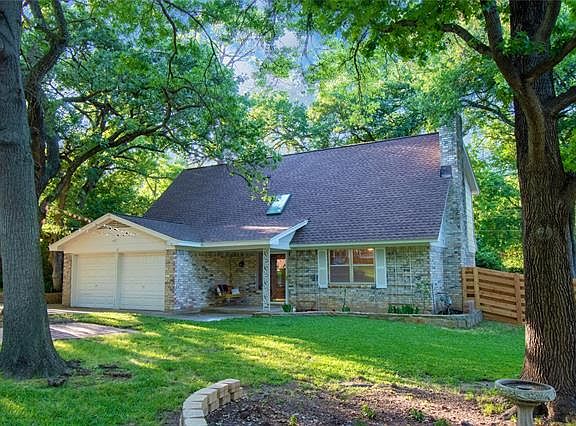 2nd image of 2705 Oak Cliff Ln