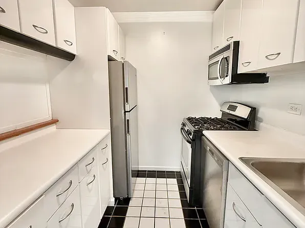 2373 Broadway image 3 of 4