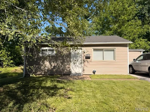 10212 Duke Dr, Saint Louis, MO 63136