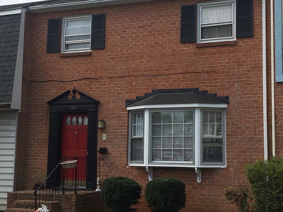 1st image of 165 Holmes Cir