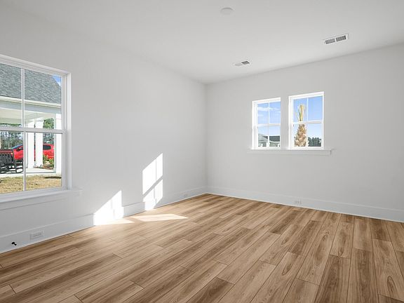 5th image of 412 Evening Glow Ln