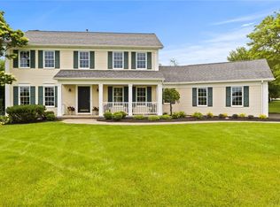23 Wren Field Ln, Pittsford, NY 14534