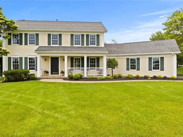 23 Wren Field Ln, Pittsford, NY 14534