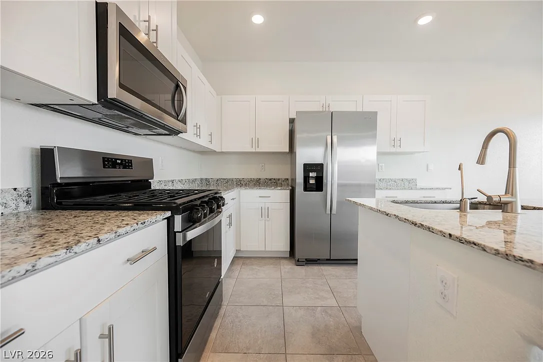 4 bed, 2.5 bath, 1868 sqft, $2,195 — Photo 2