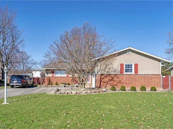 640 Beverly Hills Dr, Youngstown, OH 44505