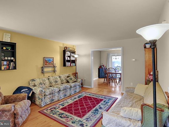 5th image of 313 Acorn Cir
