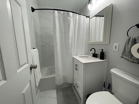 4th image of 125 Farragut Rd #46