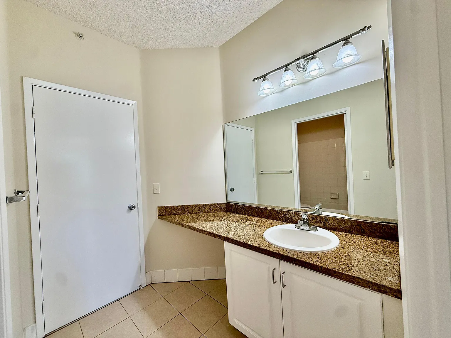 2 bed, 2.0 bath, 1183 sqft, $2,175 — Photo 4