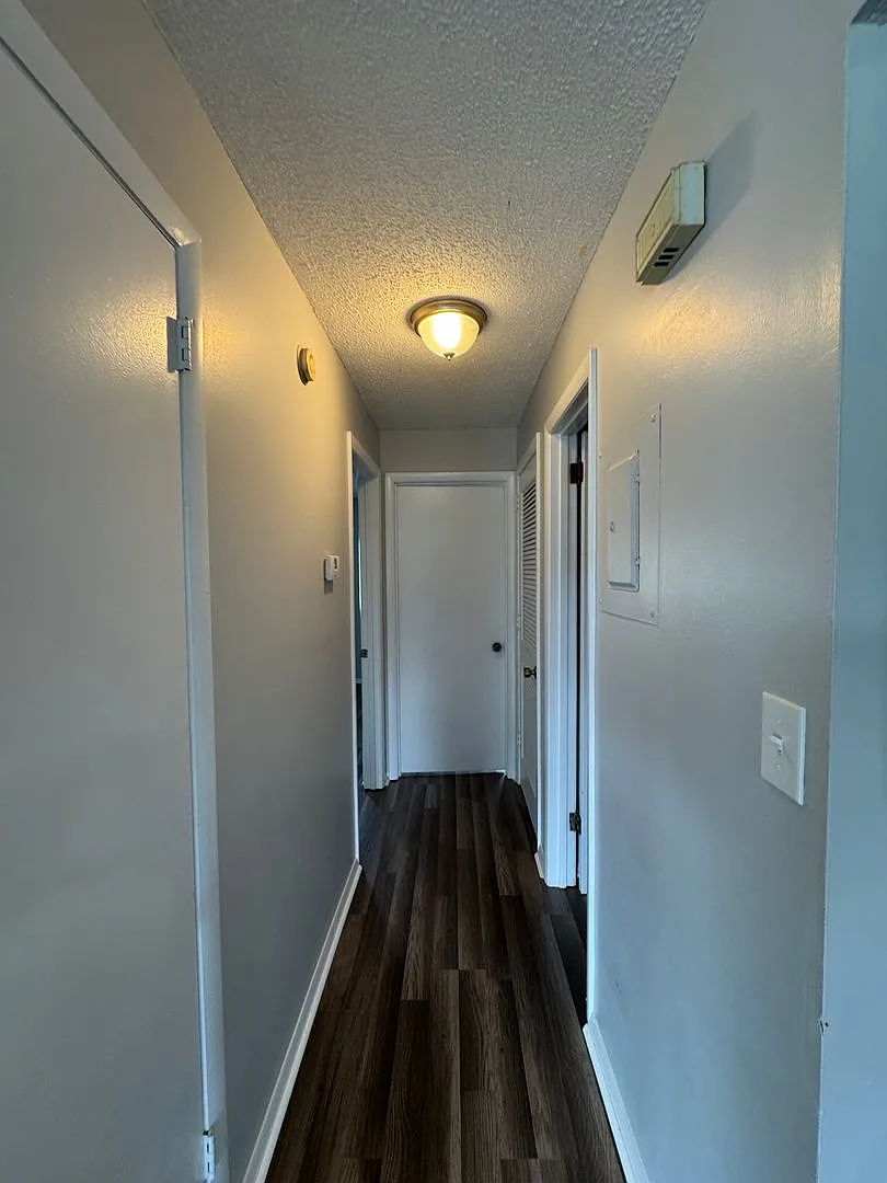 Move In Special: 1/2 Off 1st Month's Rent!! — Photo 1