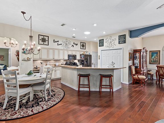 5th image of 17477 SE 110th Ct