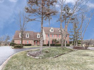 1232 Barclay Cir, Inverness, IL 60010