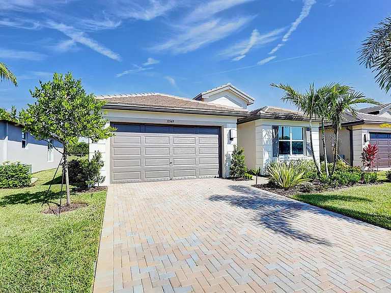 13549 SW Oceanus Blvd — Photo 2