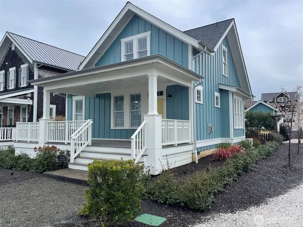 36 Barnhill Loop, Pacific Beach, WA 98571