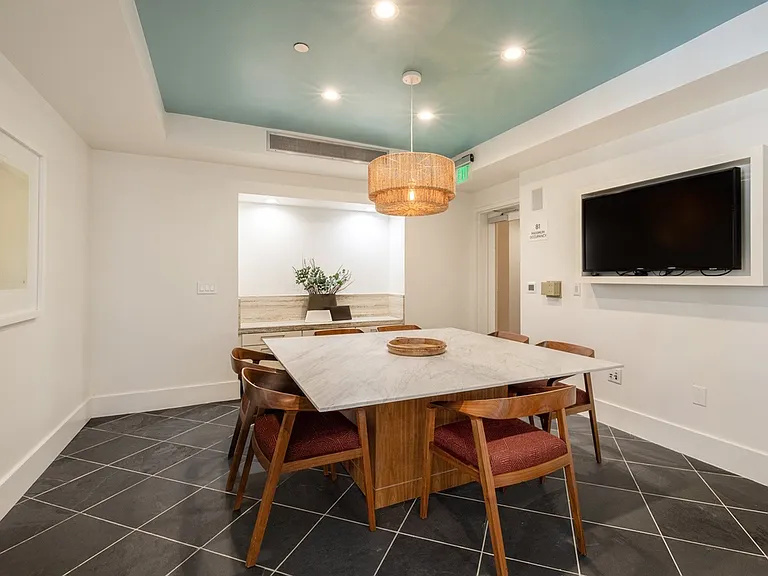 Work and Meeting Spaces | Brio Apartments | Apartment in Glendale, CA