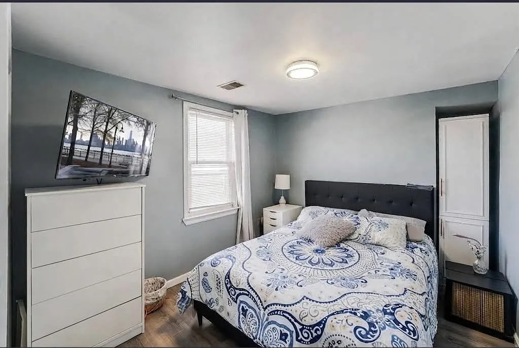 2 bed, 1.0 bath, $2,500 — Photo 4