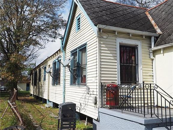 3rd image of 1028 Tricou St