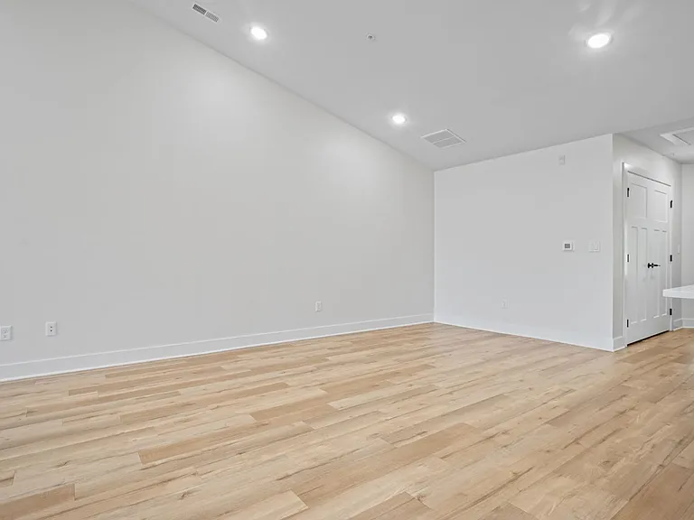 113 Eiche Dr — Photo 32