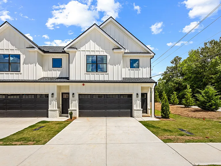 205 Starr Cir — Photo 1