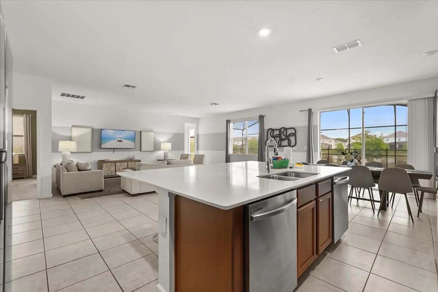 8 bed, 6.0 bath, 3799 sqft, $4,490 — Photo 1