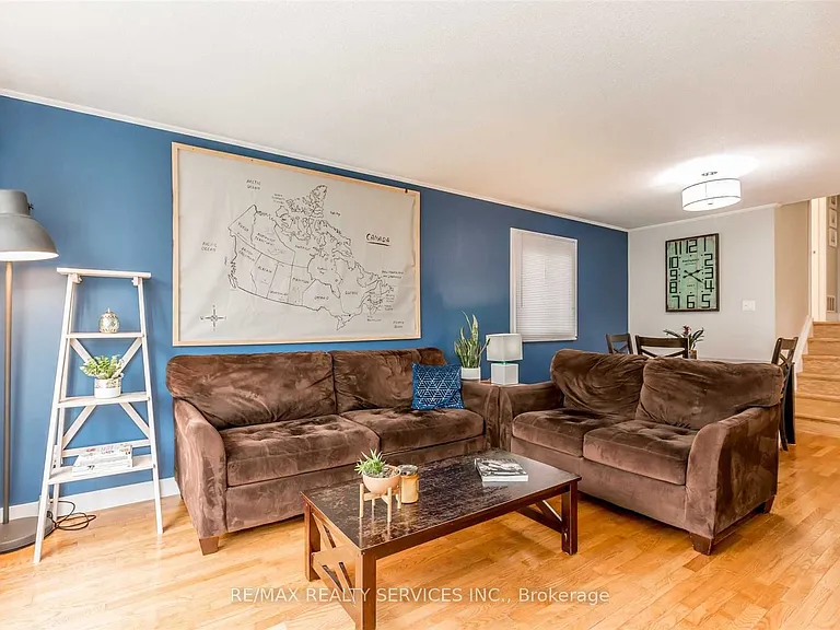 83 Janice Dr — Photo 3
