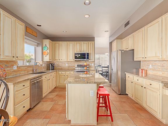 3rd image of 674 W Estrella Drive