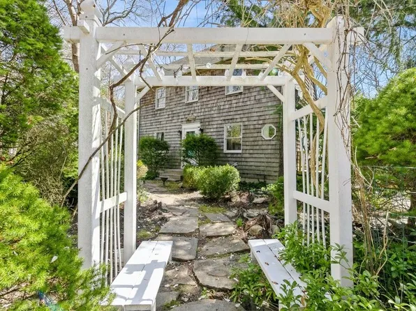 148 Oakview Hwy, East Hampton, NY 11937