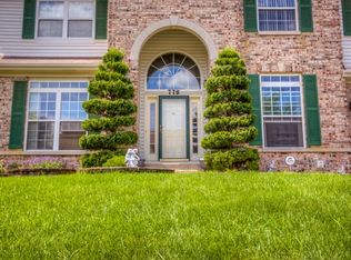 778 Penfield Dr, Carol Stream, IL