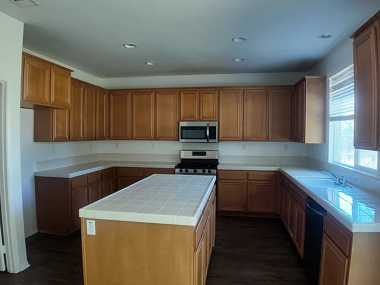 1328 Landmark Ln — Photo 8