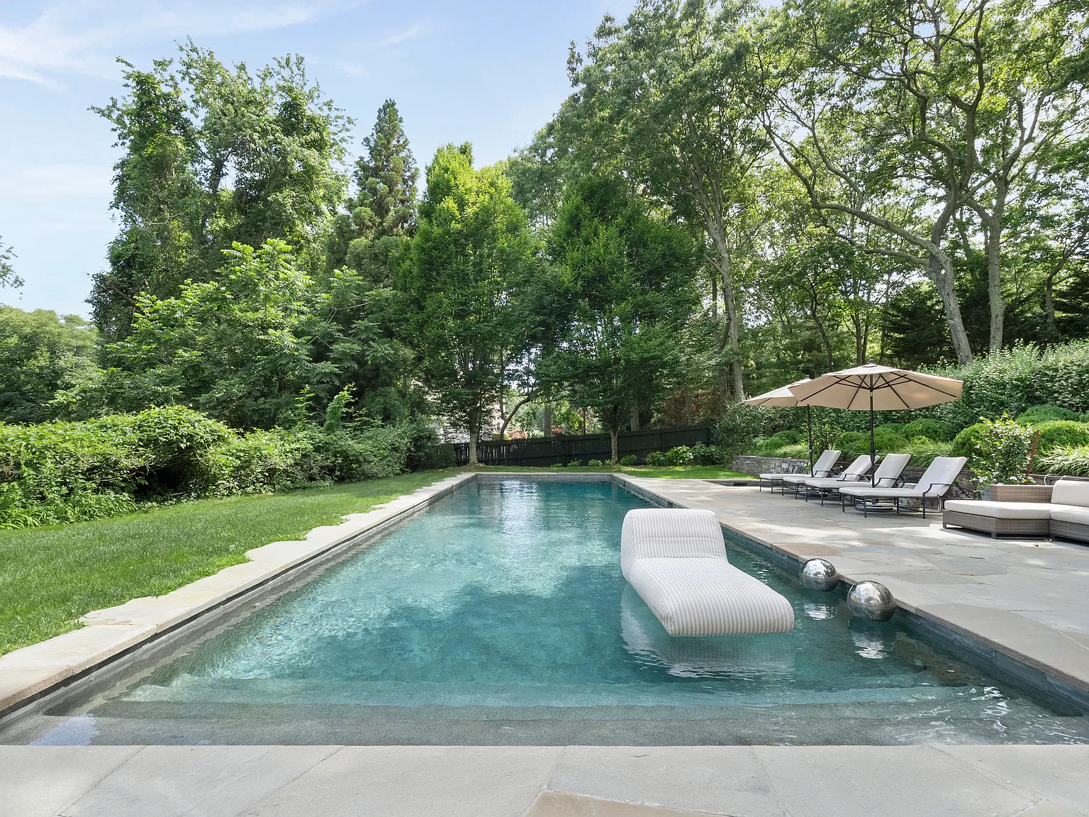 Classic Hamptons Style Waterfront Retreat on Mill Pond — Photo 1