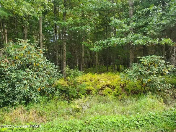 14 Miller Dr, Pocono Pines, PA 18350