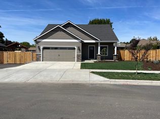 2761 Roberts Rd, Medford, OR 97504