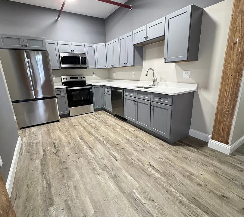 70 Webster St #202