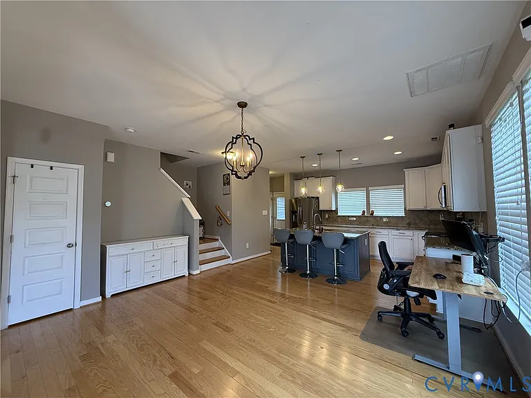 8049 Ellendale Dr — Photo 10