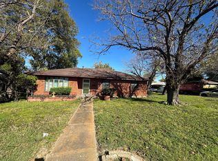 945 E Red Bird Ln, Dallas, TX 75241
