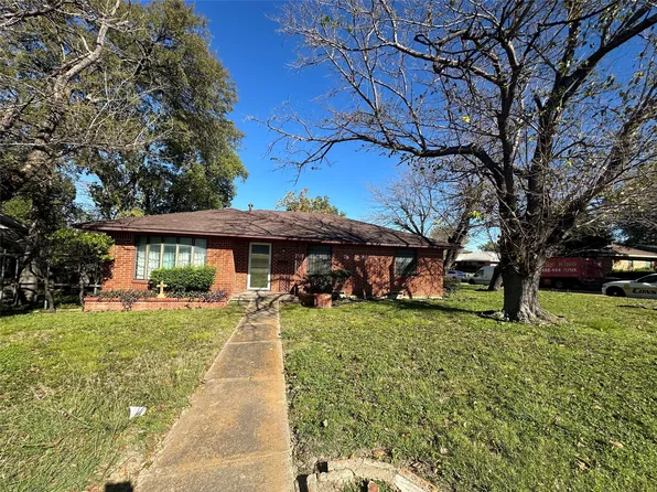 945 E Red Bird Ln, Dallas, TX 75241