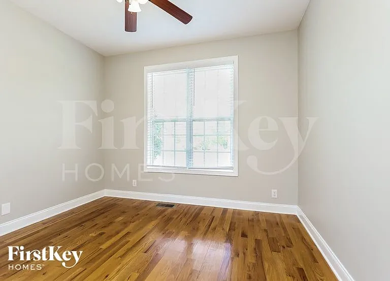 720 Courtland Ave — Photo 9