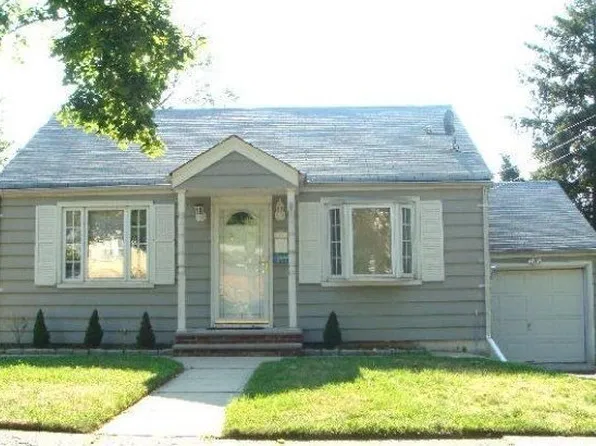 47 Summit Pl, Little Ferry, NJ 07643