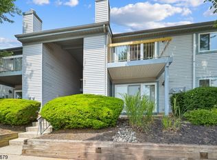5 Henley Dr, Somerset, NJ 08873