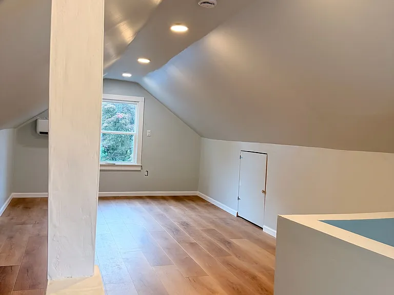 160 Clairmont Ter — Photo 14