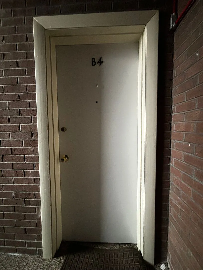 Available NOW! Won't last Oversized 1 Bedroom!! — Photo 4