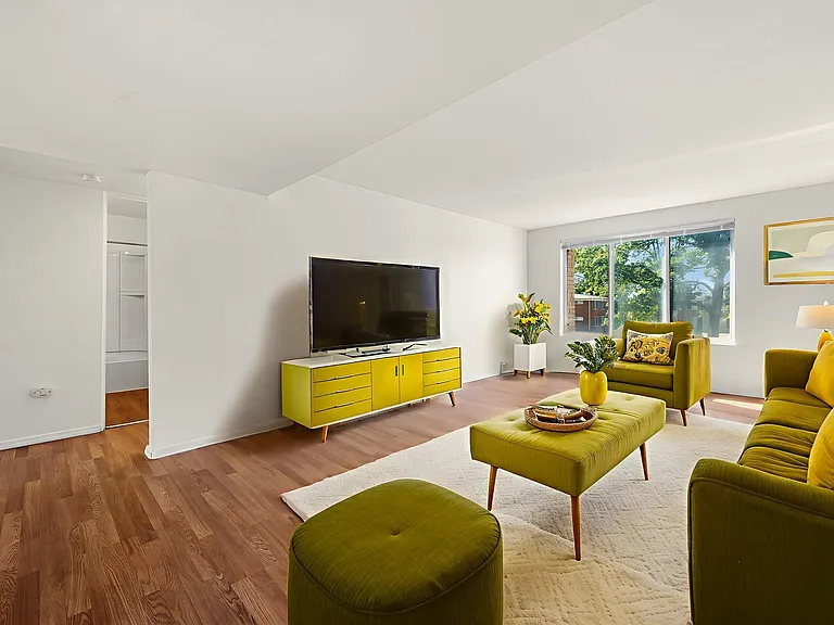 COURTYARD GARDENS APARTMENTS — Photo 1