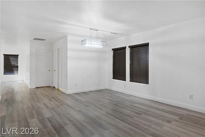 5 bed, 3.0 bath, 2564 sqft, $2,300 — Photo 4