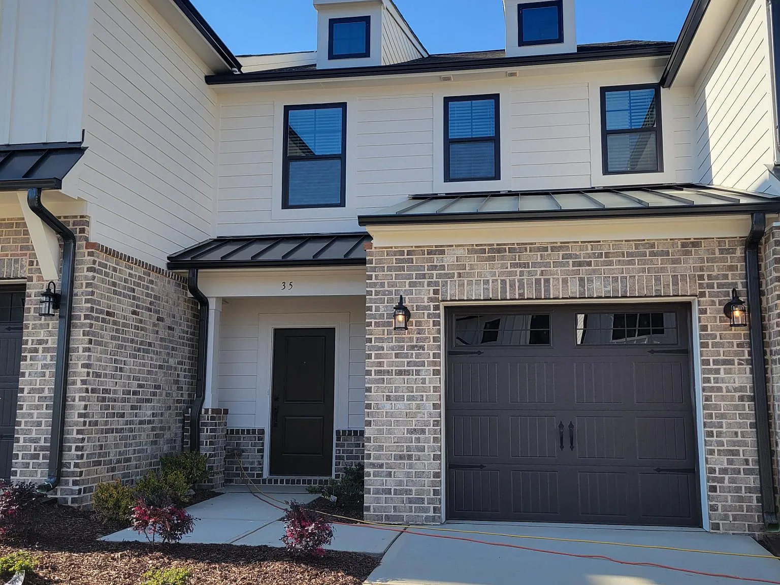 3 bed, 2.5 bath, 1762 sqft, $1,795 — Photo 1