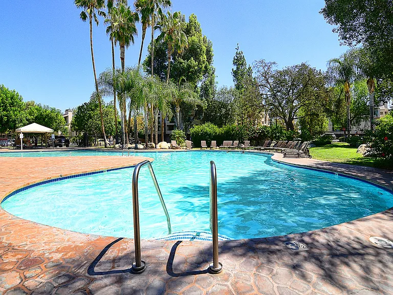 21500 Burbank Blvd #307 — Photo 13