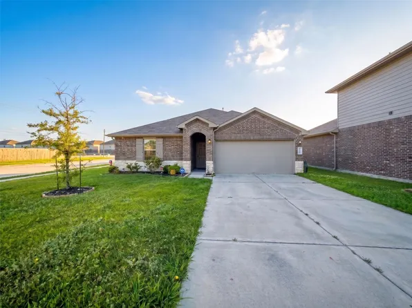 8203 Tamarind Ln, Baytown, TX 77521