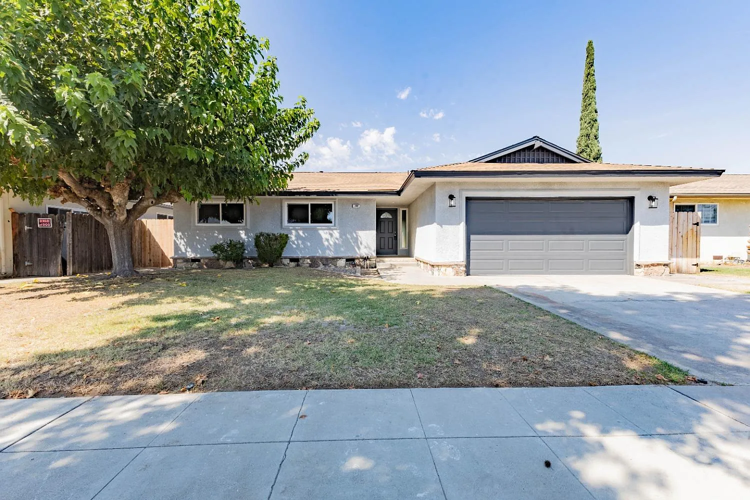1184 E San Ramon Ave photo 1