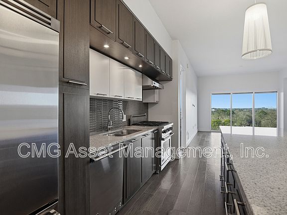 3rd image of 1820 Peachtree St NW Unit 1006