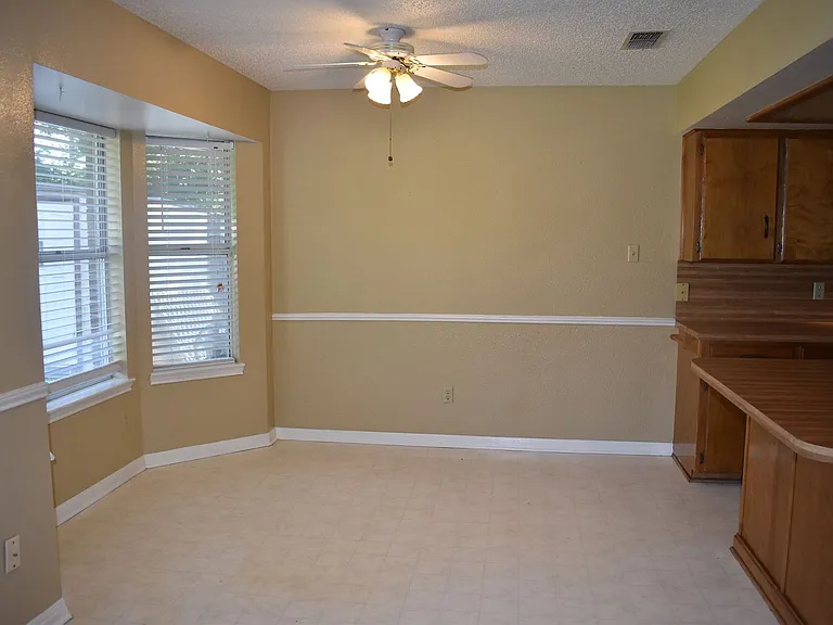 704 Kim Ave — Photo 12
