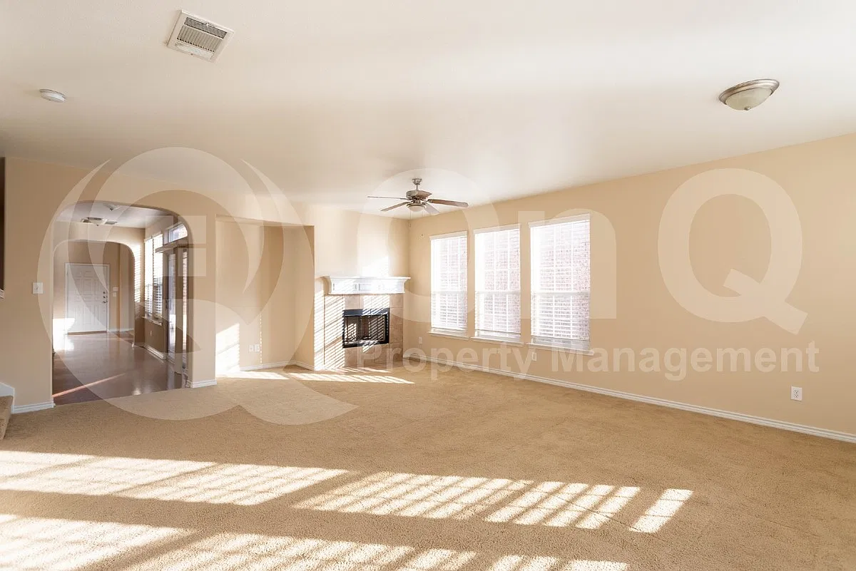 3 bed, 3.0 bath, 2992 sqft, $2,900 — Photo 4