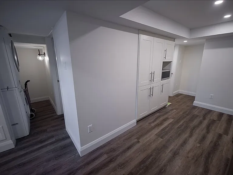 858 Bronson Ave — Photo 15